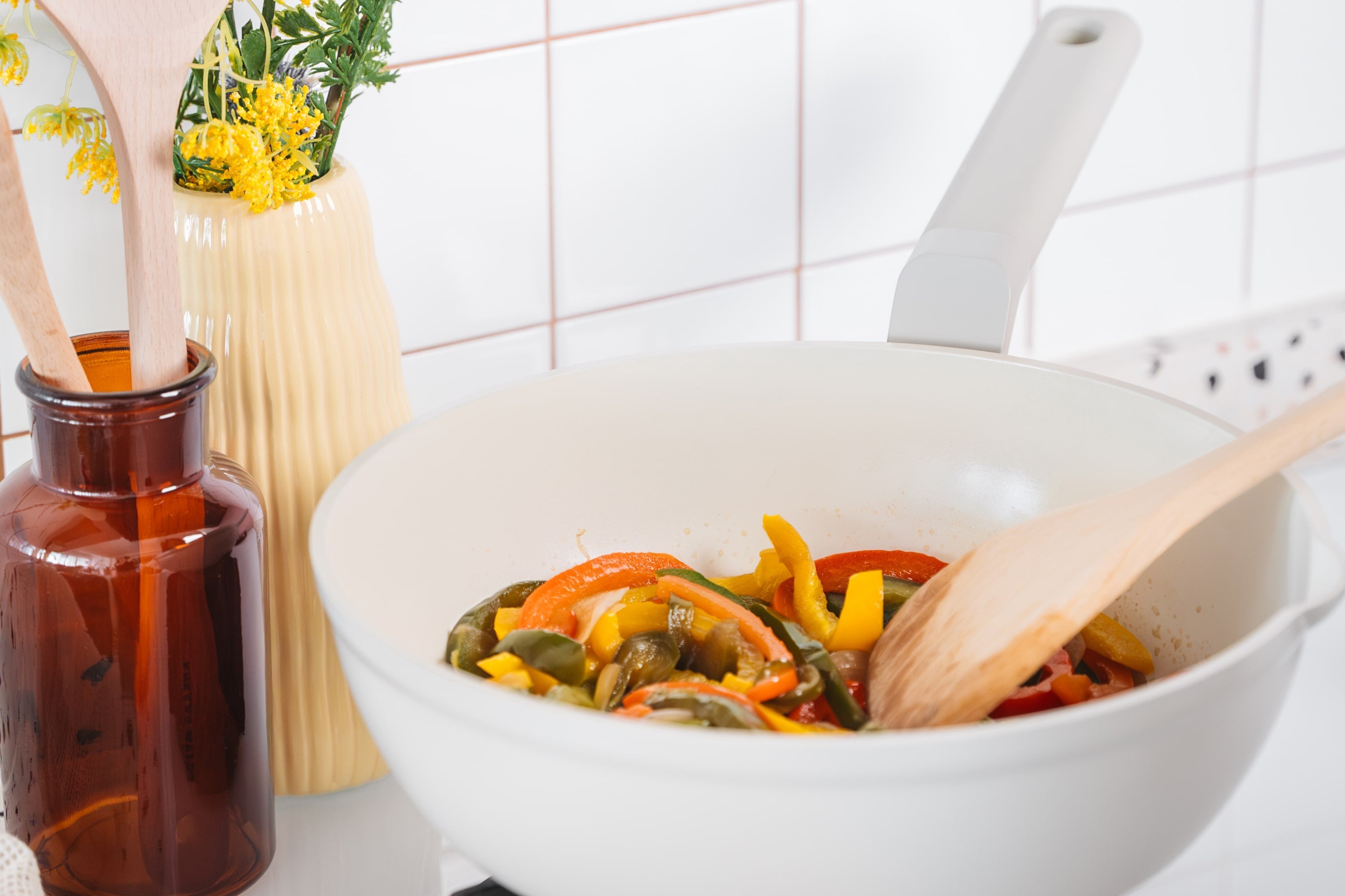 Stir frying vegetables in the pan